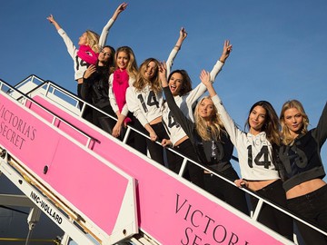 Модели Victoria's Secret перед полетом в Лондон