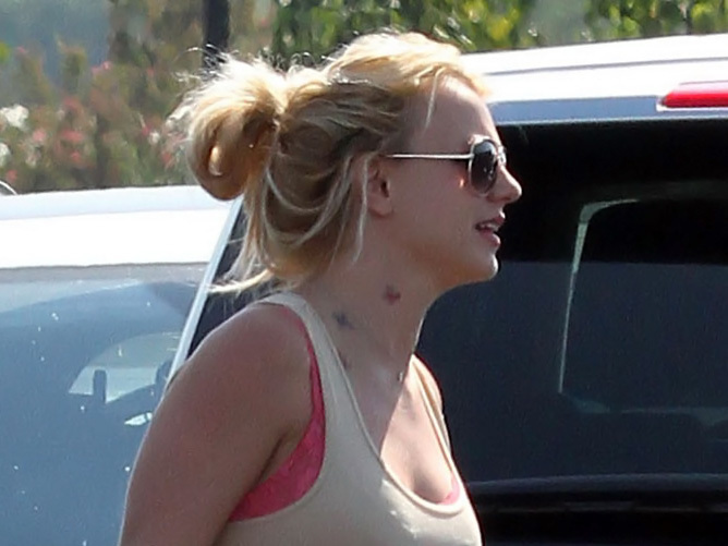 Спірс із тату-метелики