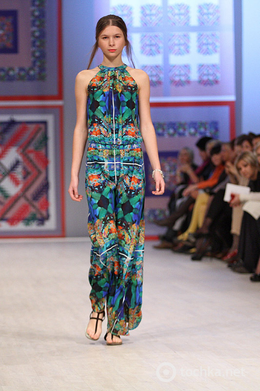 Показ POUSTOVIT 