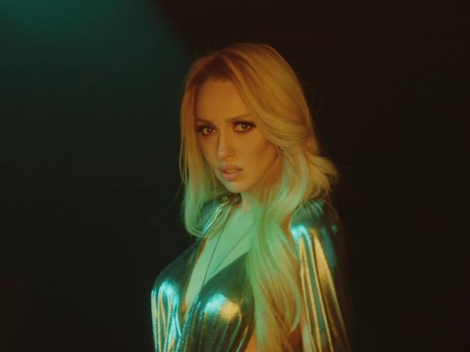 «Танцюю, як в останній раз»: Оля Полякова презентувала перший кліп за останній рік