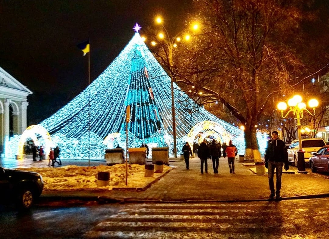 Елочка гори: как выглядят новогодние елки в регионах Украины