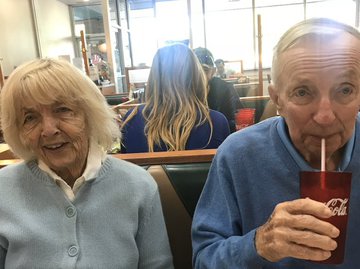 Пара из США прожила вместе 65 лет и вместе скончалась от COVID-19