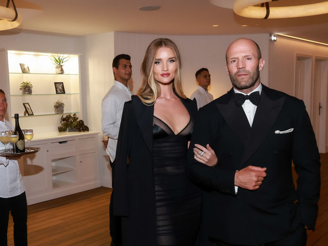 Наречена Стейтема показала кадри зі святкування 4-річчя їхньої доньки