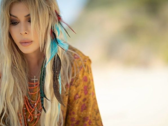 Ірина Білик в образі ворожки знялася у новому кліпі на пісню «Кохаю»