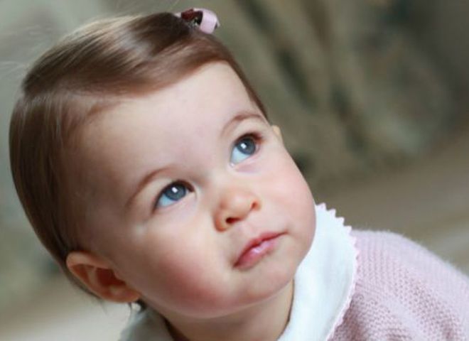 Опубліковані нові фото принцеси Шарлотти до її першого дня народження