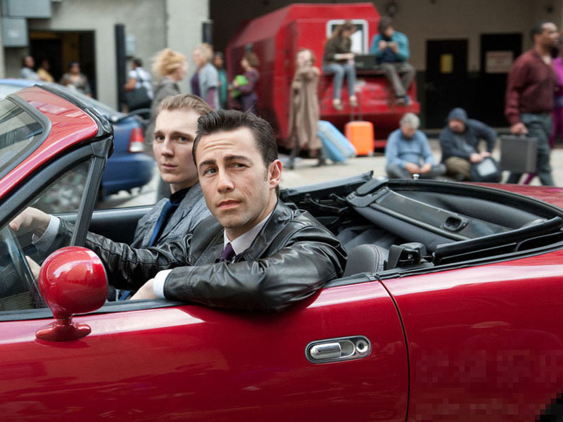 Кадры из фильма "Петля времени"