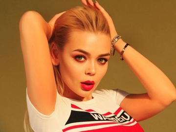 Гросу нагадала фанам, який вигляд мала у 18 років із темним волоссям