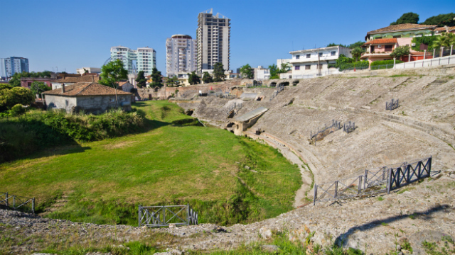Пам'ятки Албанії: бетонні бункери, стародавні пам'ятники і похмурі легенди