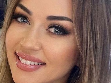 Валевська вразила публіку дефіле в патріотичній сукні в Нью-Йорку