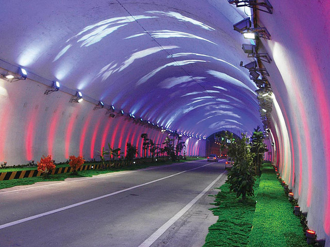 Самые длинные автомобильные туннели мира: Чжуннаньшаньский автомобильный тоннель, Китай