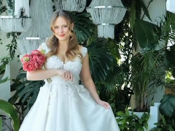 Кошмал вперше розповіла про початок стосунків із чоловіком і заручини у Франції