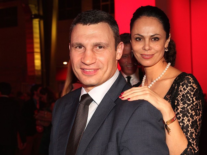 Колишня дружина Кличка з'явилася на Берлінському тижні моди у сукні від українського дизайнера