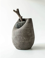 Вазы, деформированные камнями