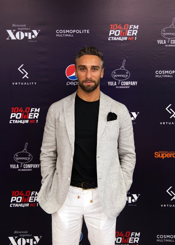 В Киеве прошла селебритиз-презентация игры RevolVR "Дикий запад"