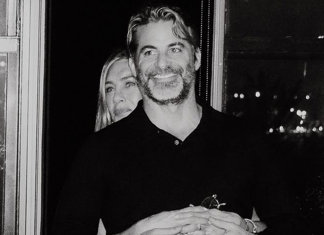 Бойфренд Дженніфер Еністон запостив фото їхнього поцілунку