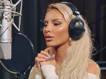 "Навіть Лорак таким не займалася": Зрадниця Asti висміяла українську мову