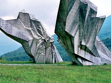 Занедбані монументи на Балканах