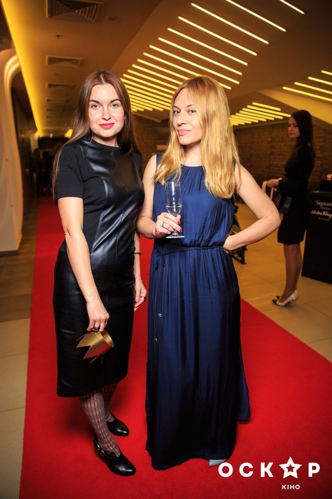 Аліса в Задзеркаллі прем'єра