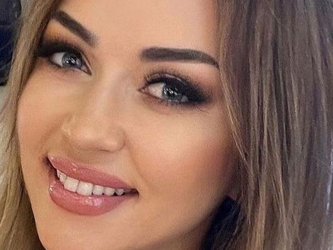 Валевська вразила публіку дефіле в патріотичній сукні в Нью-Йорку