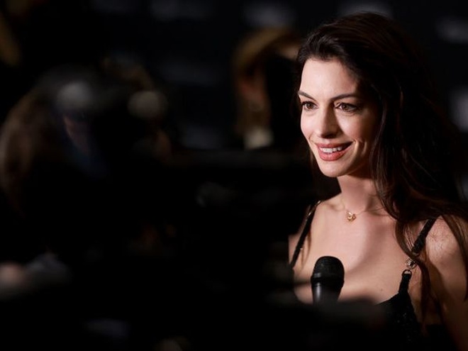 Енн Гетевей прийшла на Берлінале-2023 у повністю прозорій сукні