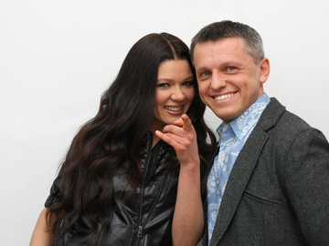 Руслана привітала чоловіка із 29-річчям шлюбу та показала їх фото з Криму