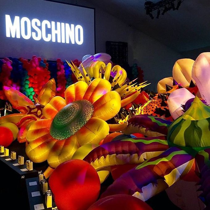 Показ круїзної колекції Moschino 2017