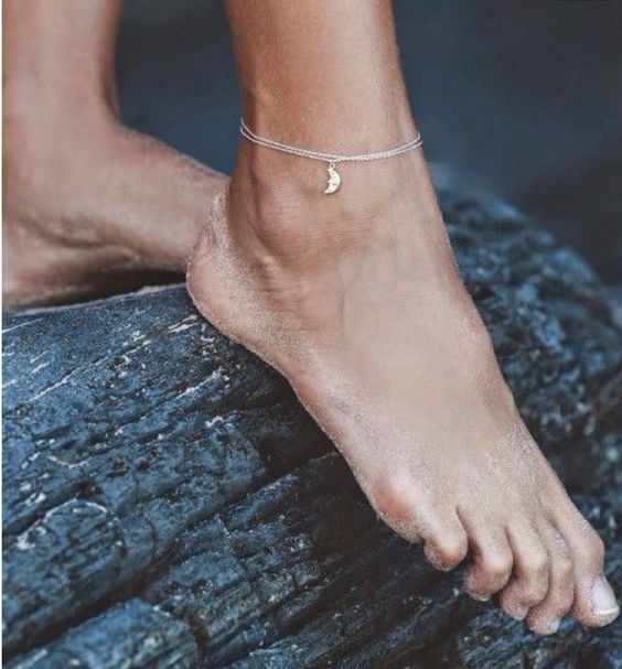 Анклеты (браслеты на ногу) — тренд пляжных украшений
