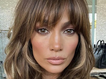 "Він її татко": Лопес показала голий торс Аффлека, чим породила жарти й критику