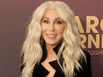 76-річна Шер уперше вийшла на червону доріжку із 37-річним бойфрендом