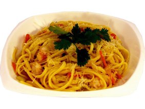 Спагетти с креветками и спаржей