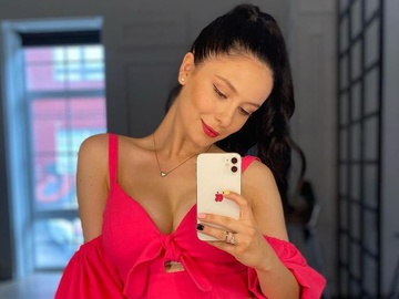 Зірка «Скаженого весілля» Поліна Василина показала новорічне дитяче фото