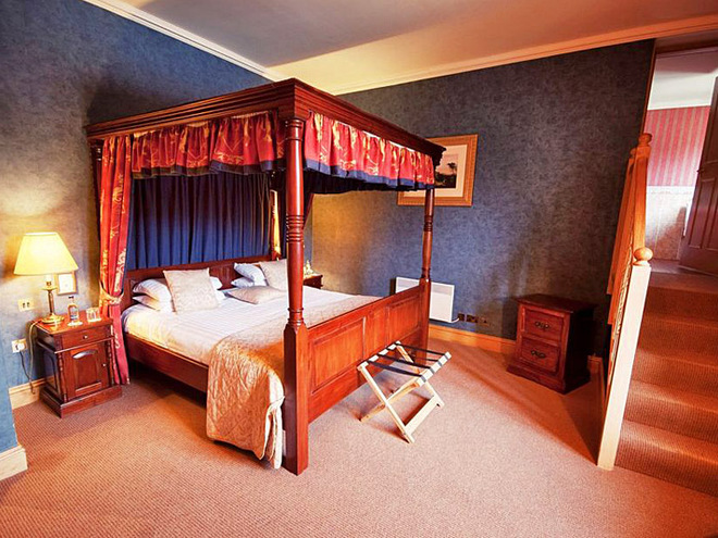 Романтичні готелі Європи: Dalhousie Castle Hotel and Spa, Edinburgh
