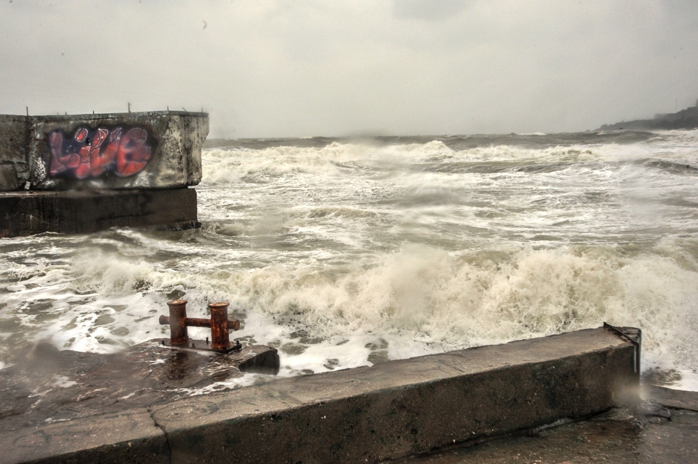 Шторм в Одессе: город накрыла разрушающая сила стихии