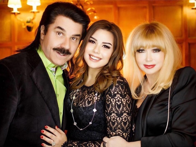 Зібров показав, як дружина та дочка привітали його з 67-річчям