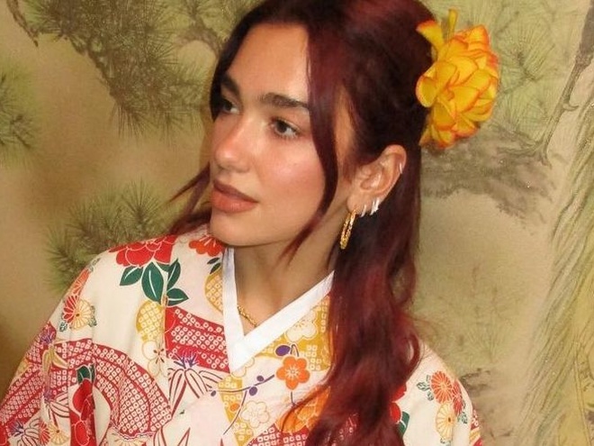 Дуа Ліпа показала, як в образі гейші проводять японську чайну церемонію