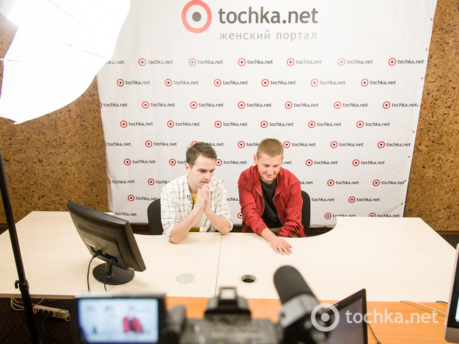 Brunettes Shoot Blondes