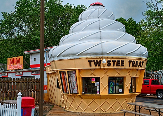 5 будівель від яких потечуть слинки у туристів: Будинок-морозиво - «Твіст Тріт» - США