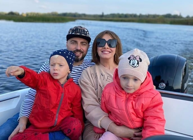 Кравець показала пляжне відео з дітьми та оголосила про пошук нового житла