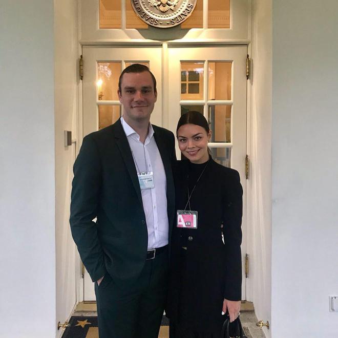 Купер Хефнер і Скарлетт Бірн