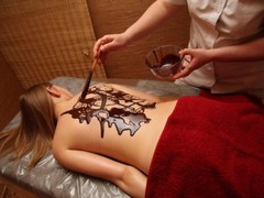 Шоколадный массаж – любимая процедура сладкоежек