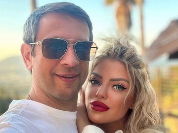 Дмитро Ступка кумедно привітав кохану з 3-річчям стосунків