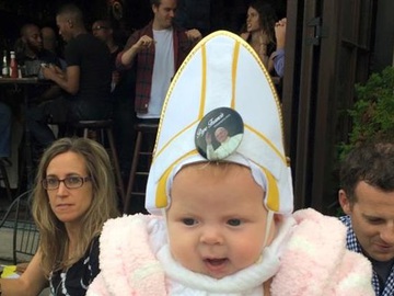 Реакция Папы Римского на малышку