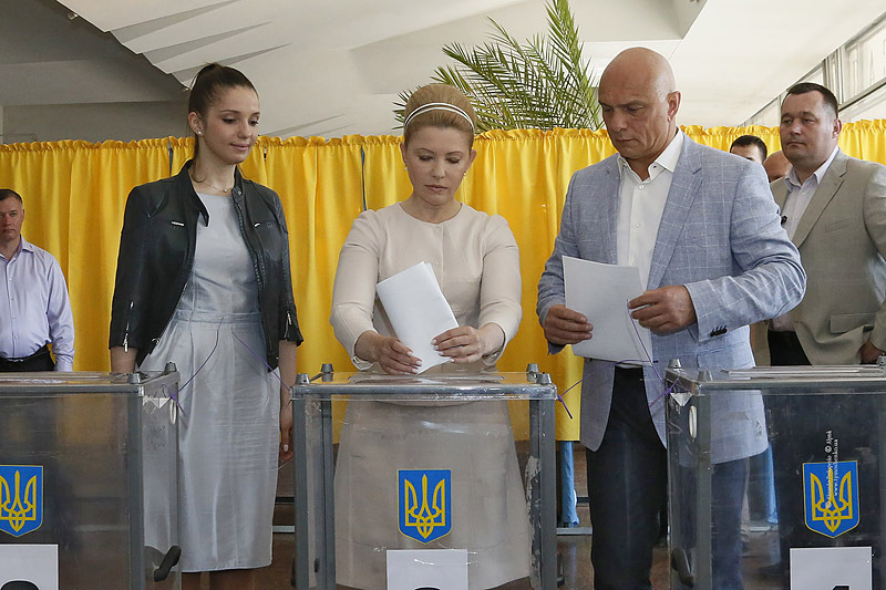 Выборы 2014: образы кандидаток и жен политиков - tochka.net