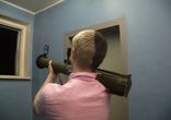 Парень выстрелил из базуки в окно