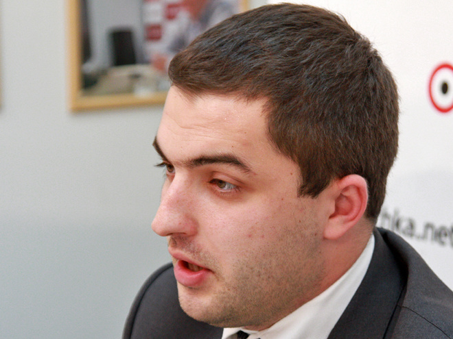 Євген Ларін