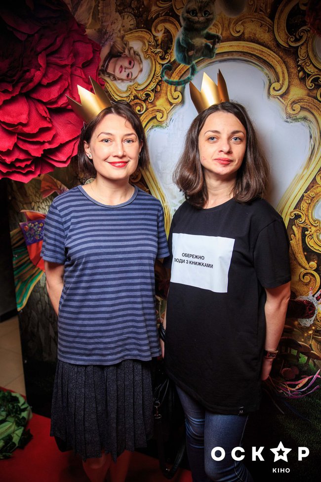 Аліса в Задзеркаллі прем'єра