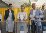 Образи дружин кандидатів в президенти на виборчих дільницях у день голосування