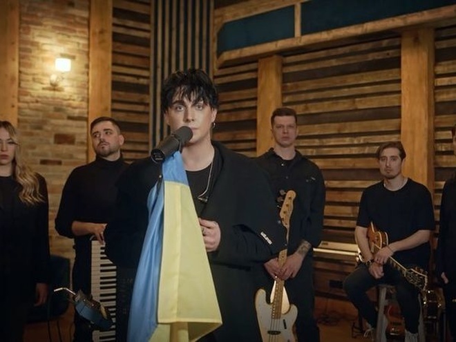 Melovin влаштував вечірку у стилі «Сімейки Аддамс» на своє 26-річчя