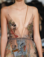 30 трендовых сумок на весну-лето 2017 с показа Valentino