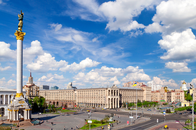 Дух незалежності і свободи на головних площах столиць